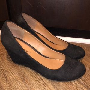 Chinese Laundry black suede wedges